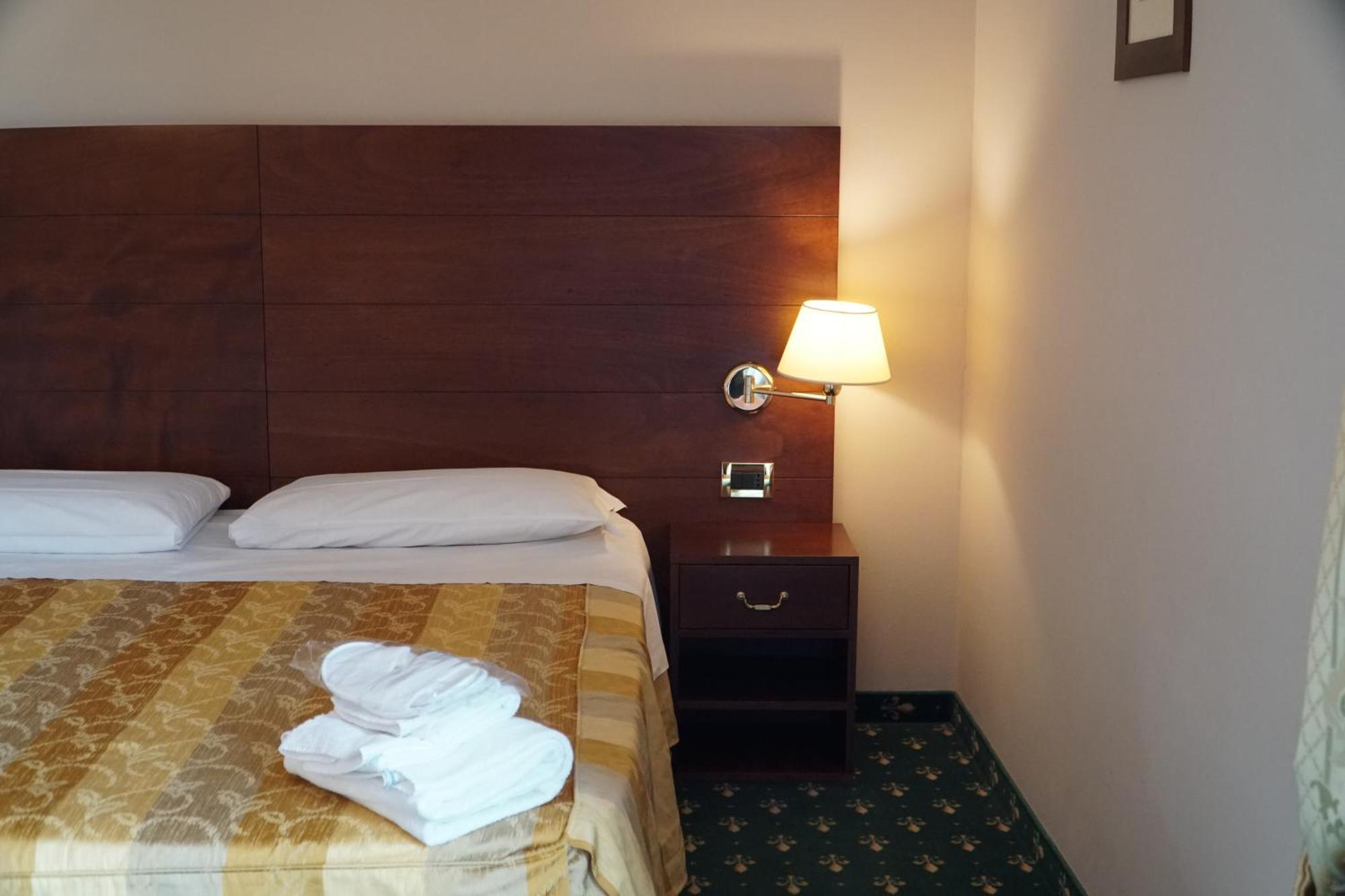 Hotel President 蒙特卡蒂尼泰尔梅 外观 照片