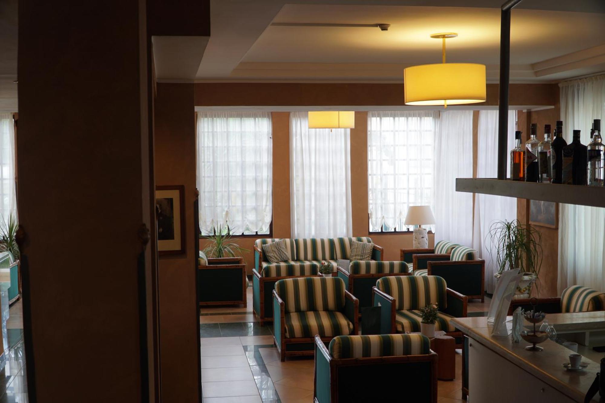 Hotel President 蒙特卡蒂尼泰尔梅 外观 照片